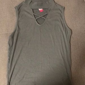 Turtle neck sleeveless  top